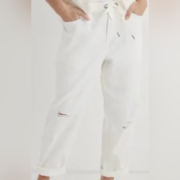 aerie High-Waisted Relaxed Denim Jogger in Pure White size Medium (Size 8 US) - Picture 3 of 16